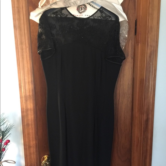 Dress - Picture 2 of 3